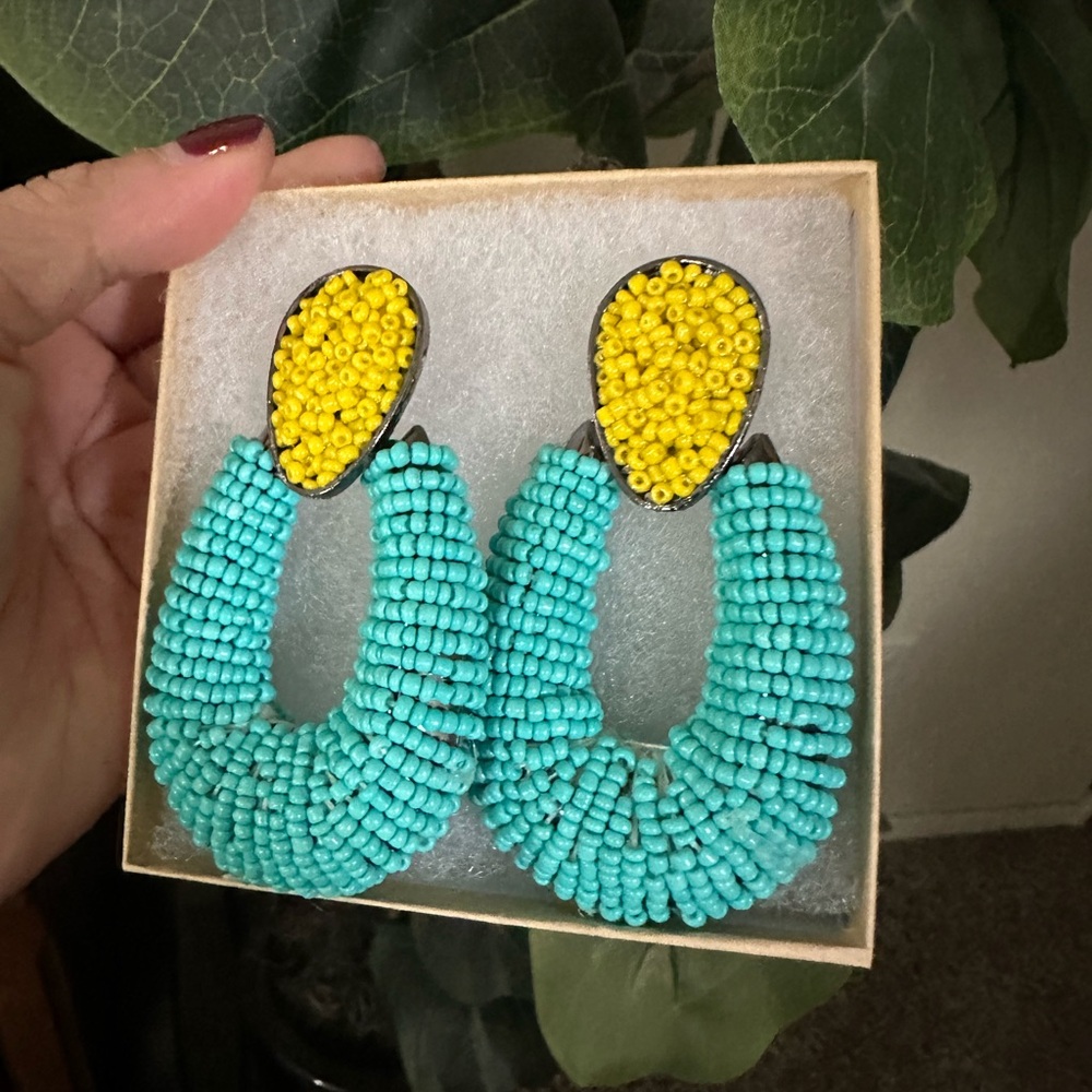 Vintage Beaded Earrings - Picture 3 of 8
